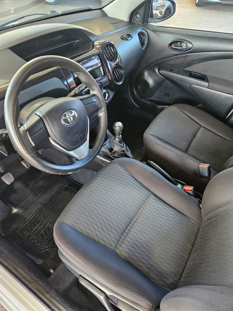 ETIOS HATCH X 1.3 MT COMPLETO