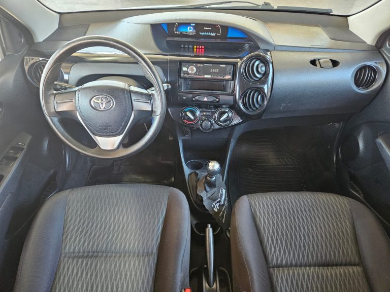 ETIOS HATCH X 1.3 MT COMPLETO