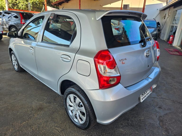 ETIOS HATCH X 1.3 MT COMPLETO