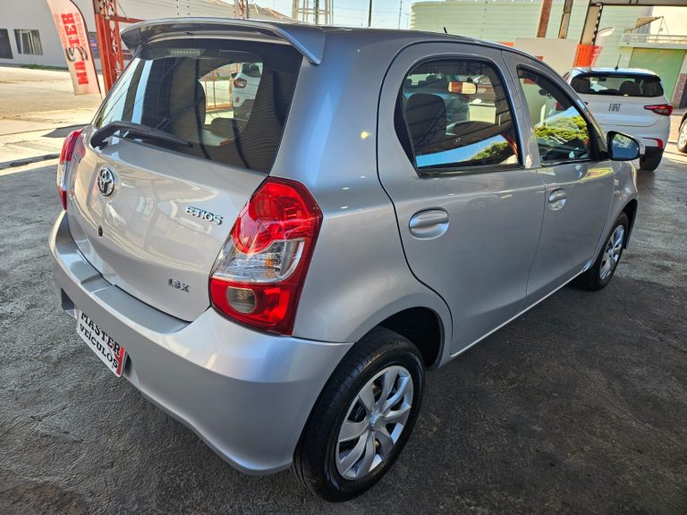 ETIOS HATCH X 1.3 MT COMPLETO