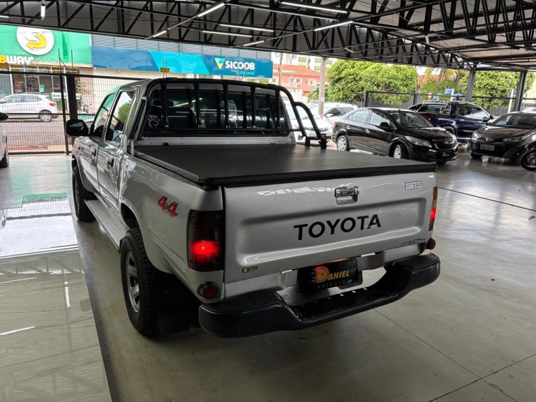 HILUX CD DX 4X4 MT 2.8